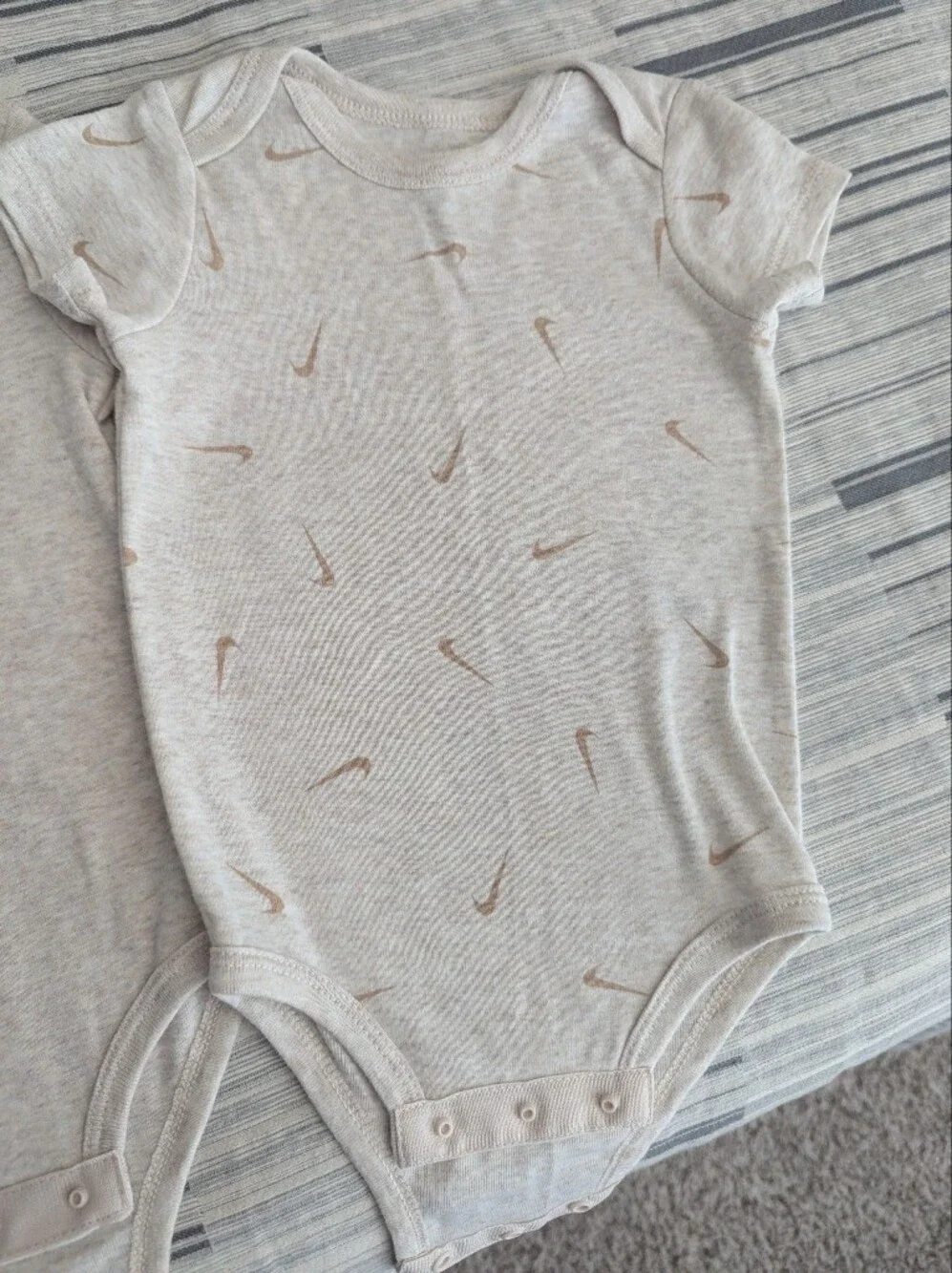 Nike Neutral Baby Bodysuit 3piece Set- 9m